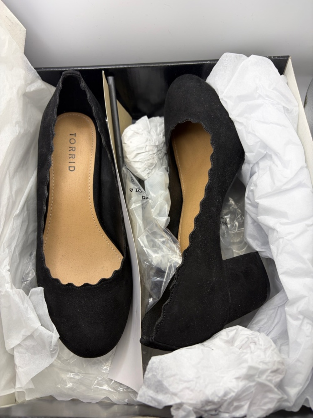 Torrid Black Scalloped Block Heel Pumps